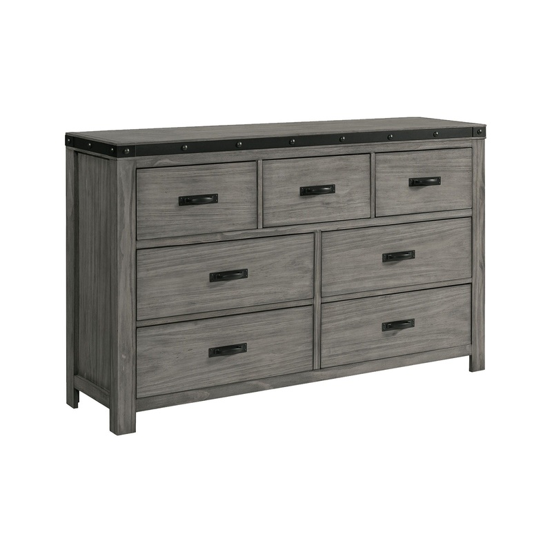 Wade – 7-Drawer Dresser