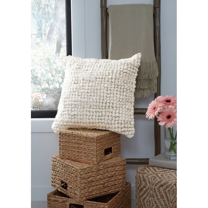 Ashley Express – Aavie Pillow