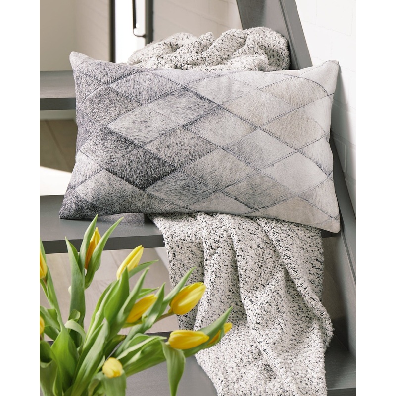 Ashley Express – Pacrich Pillow